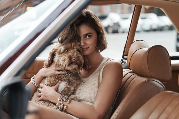 'Thiên thần nội y' Taylor Hill khoe đường cong nghẹt thở