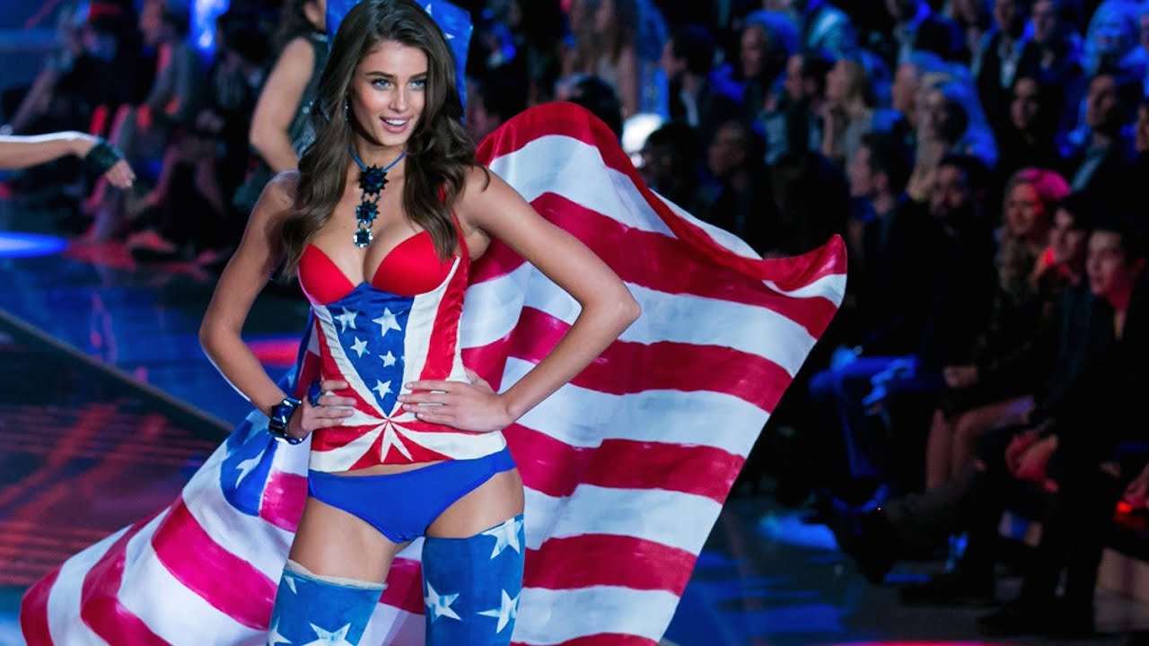 'Thiên thần nội y' Taylor Hill khoe đường cong nghẹt thở