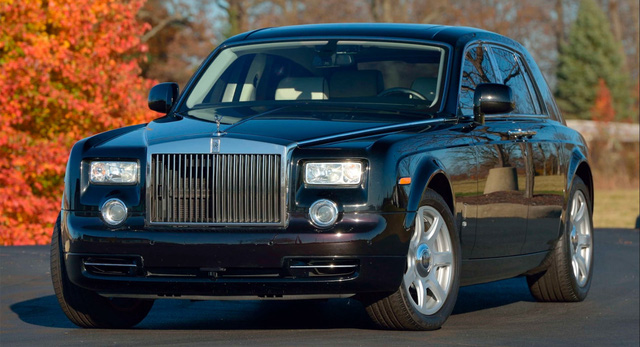 Gia tài di chuyển của tỷ phú khủng hoảng Evergrande: Có đủ Rolls-Royce, máy bay riêng, siêu du thuyền, nhưng gắn bó với cả xe bình dân - Ảnh 2.