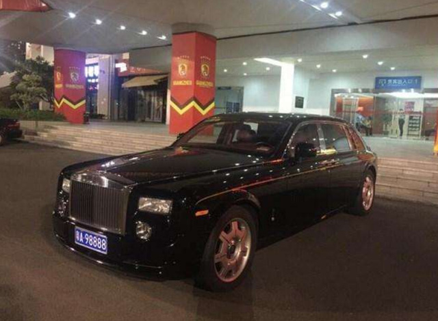 Gia tài di chuyển của tỷ phú khủng hoảng Evergrande: Có đủ Rolls-Royce, máy bay riêng, siêu du thuyền, nhưng gắn bó với cả xe bình dân - Ảnh 4.