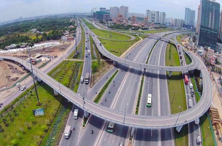 Ngành giao thông phấn đấu hoàn thành và đưa vào khai thác khoảng 1.176km đường cao tốc giai đoạn 2021 - 2025.