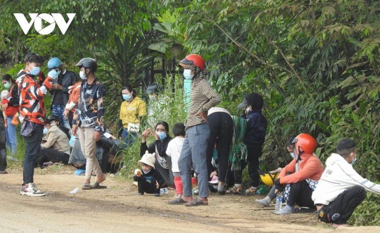 Lao động “chạy dịch” về quê: “Đại dịch Covid-19 như một cơn gió lật tung nhiều bất cập”