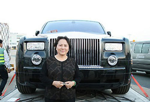 Hàng loạt đại gia Việt đi xe siêu sang Rolls-Royce gặp hạn xui